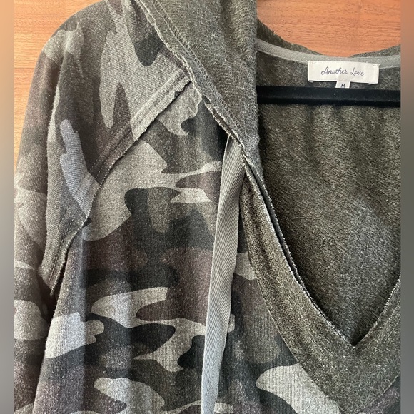 Lightweight camo hoodie - Picture 2 of 4